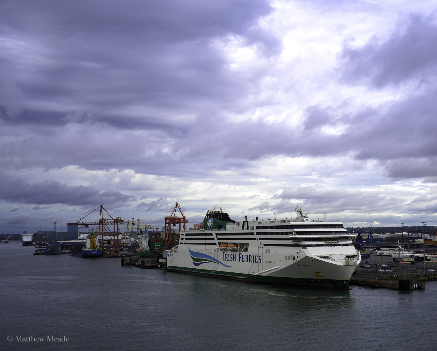 Irish Ferries - the "WB Yeats" loading